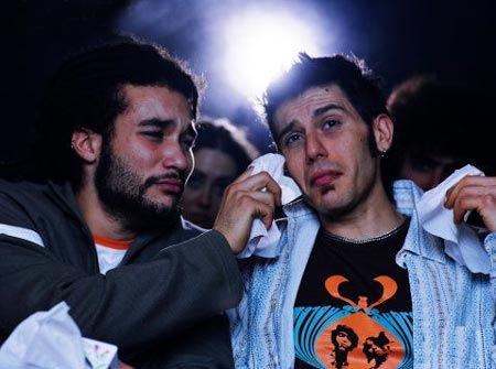 hombres-llorando-en-el-cine